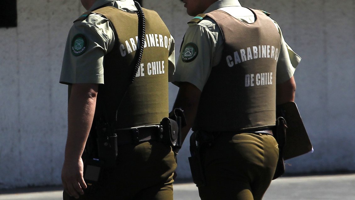 Dos carabineros fueron expulsados por apremios ilegítimos contra un detenido