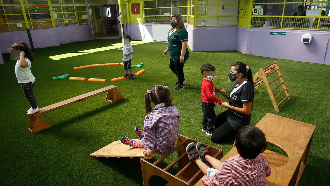 Minsal descarta adelantar vacaciones y evalúa el teletrabajo para madres de preescolares