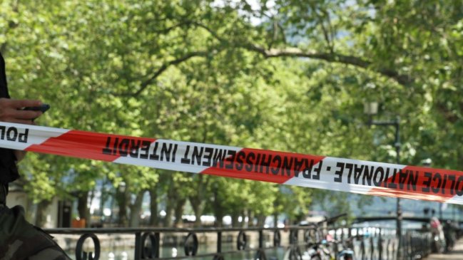 Seis heridos, cinco de ellos muy graves, en un ataque contra niños que conmociona Francia