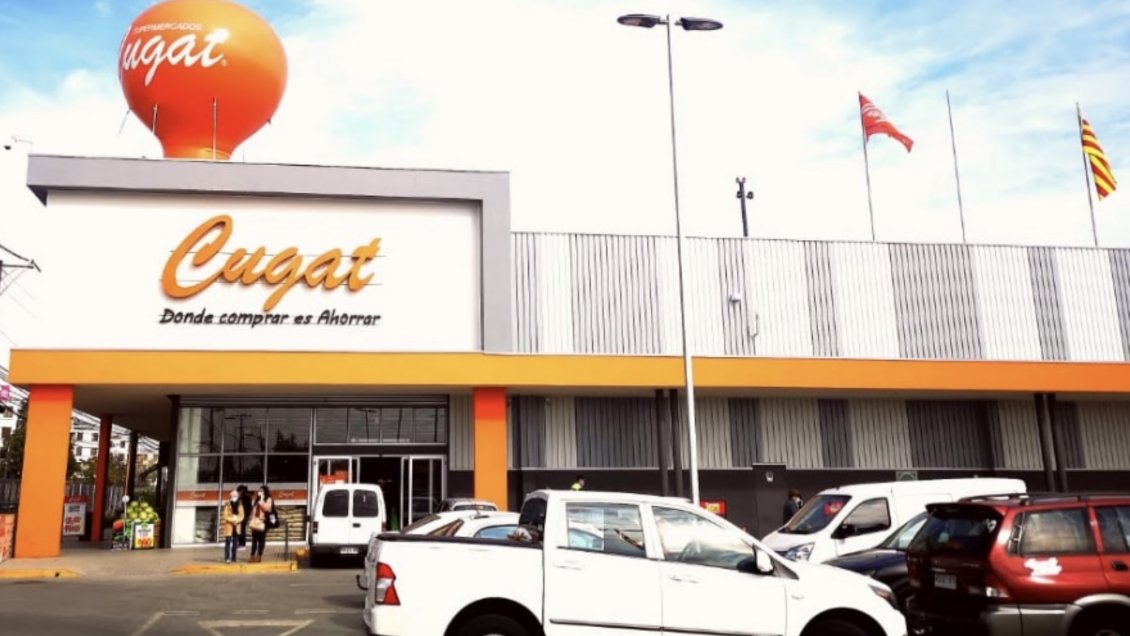 Supermercado debe pagar 2,8 millones de pesos a cliente por robo de vehículo en estacionamiento