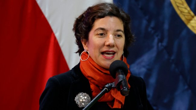 Ministra Etcheverry por IA: Podemos enfrentarnos desde posición pasiva o empoderarnos frente a su uso