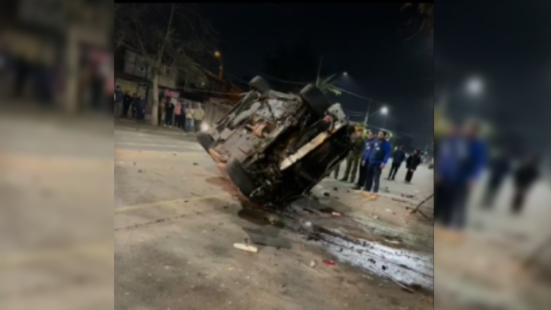 Auto robado chocó contra cinco casas tras maniobras de derrape en La Granja