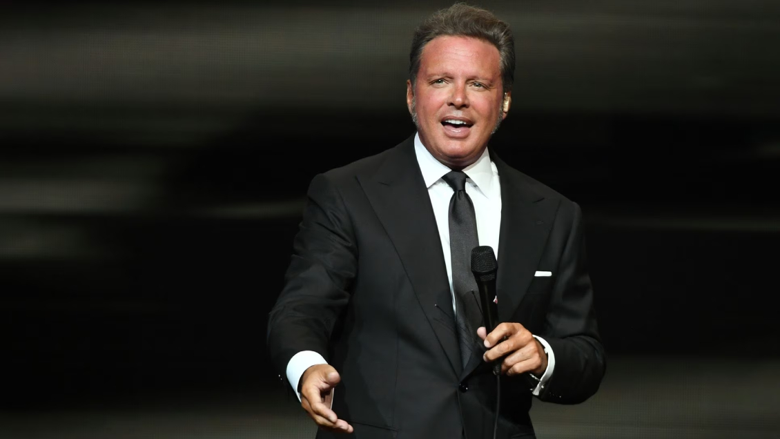 Luis Miguel hace historia y agenda décimo show en el Movistar Arena