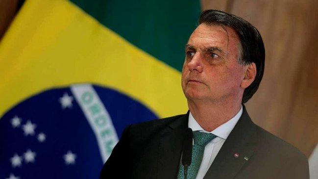   Justicia bloqueó cuentas bancarias de Bolsonaro por no pagar multa Covid 