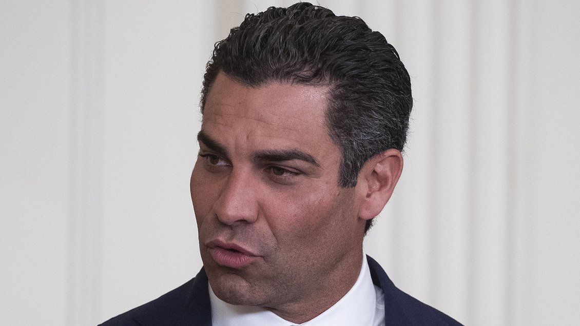 Alcalde de Miami, primer hispano en la carrera presidencial estadounidense