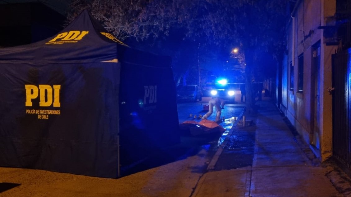 PDI investiga homicidio de joven afuera de su casa en Conchalí