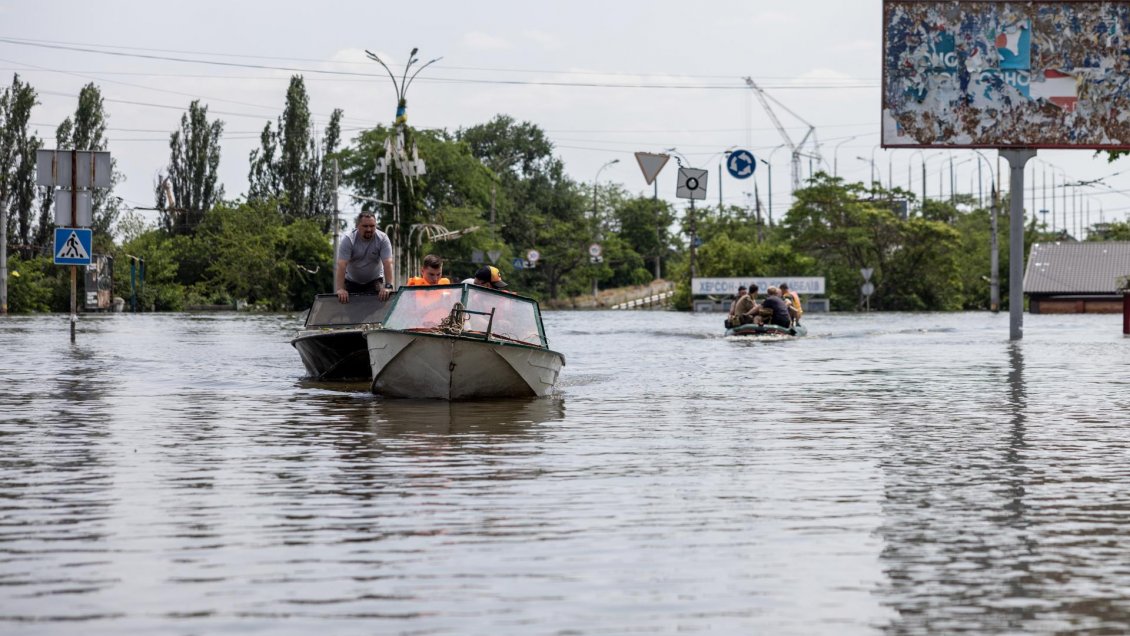 Cadáveres y saqueos rusos: La bajada de las aguas reveló el horror en Jersón