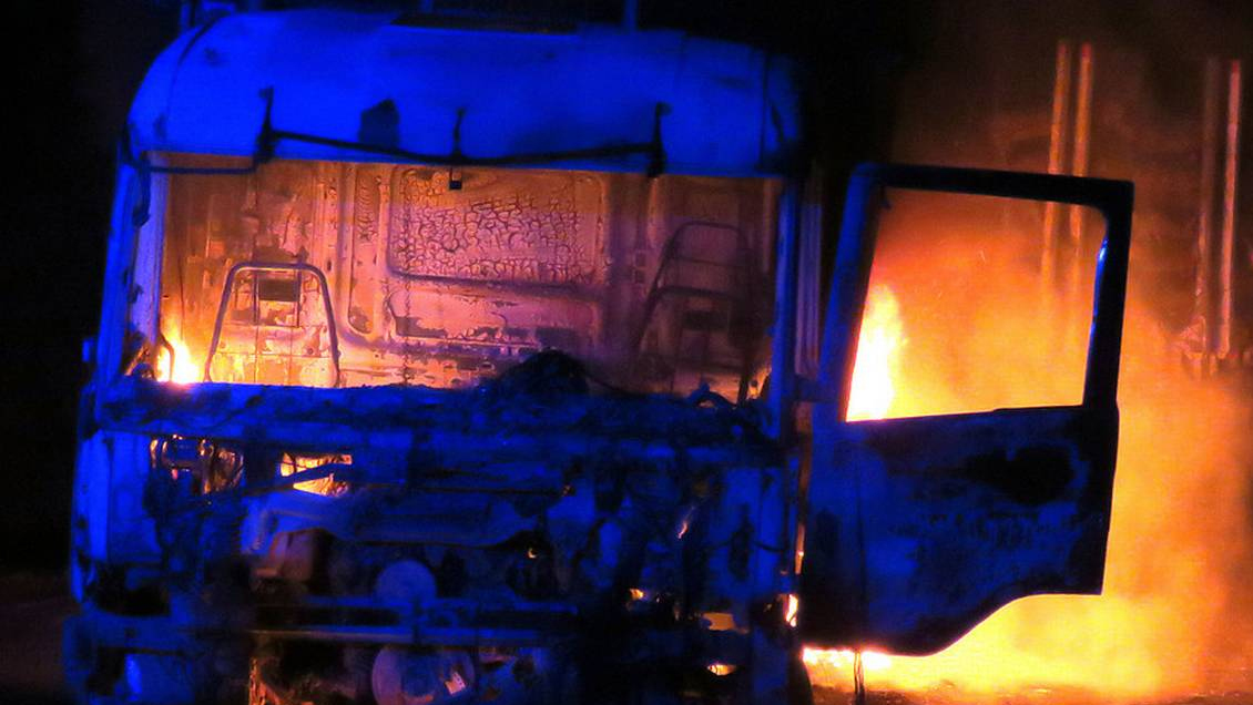 Fiscalía investiga ataque incendiario en Los Ríos: 13 camiones resultaron quemados