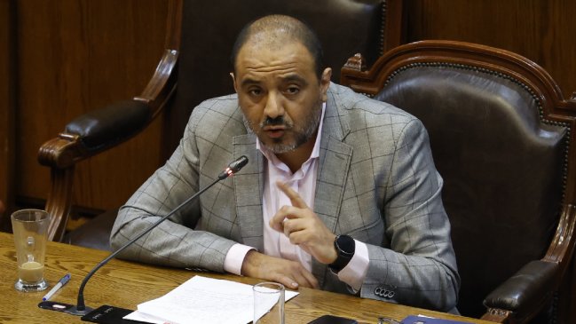 Oposición presentará este lunes acusación constitucional a ministro Ávila