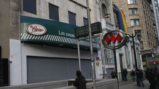 A pasos de La Moneda: Delincuentes hicieron forado en sede de la CUT para robar en supermercado