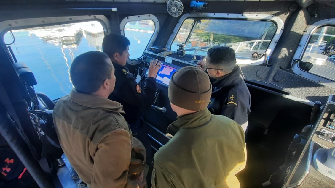 Barca que transportaba leña naufragó en Islas Huichas: Un joven está desaparecido