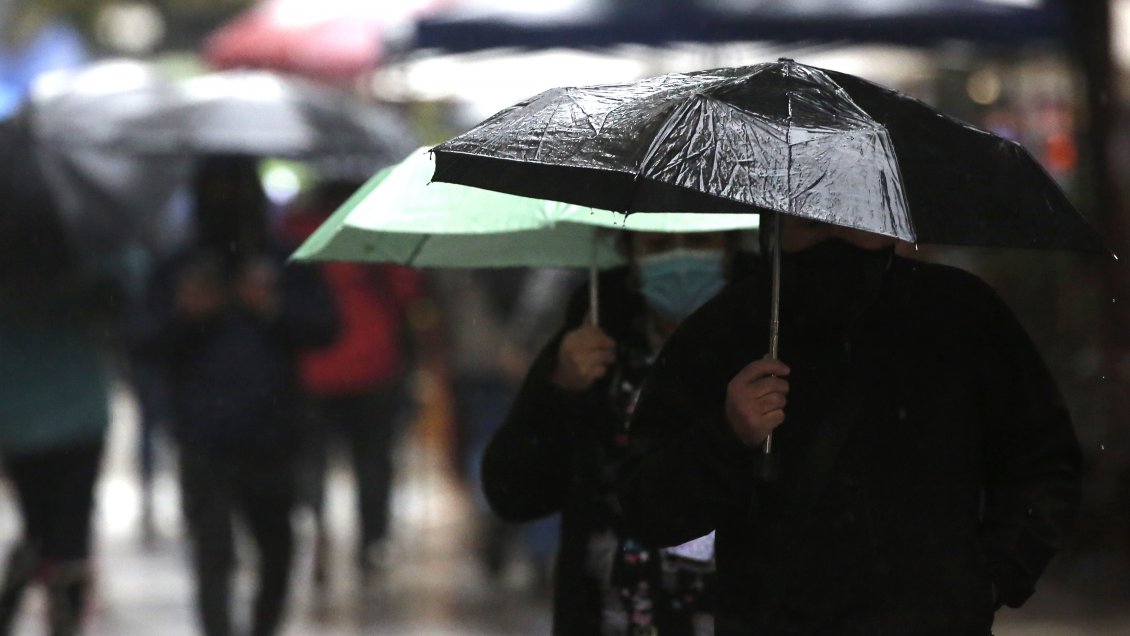 Sistema Frontal: Aproximadamente 60 milímetros de lluvia caerán en Santiago