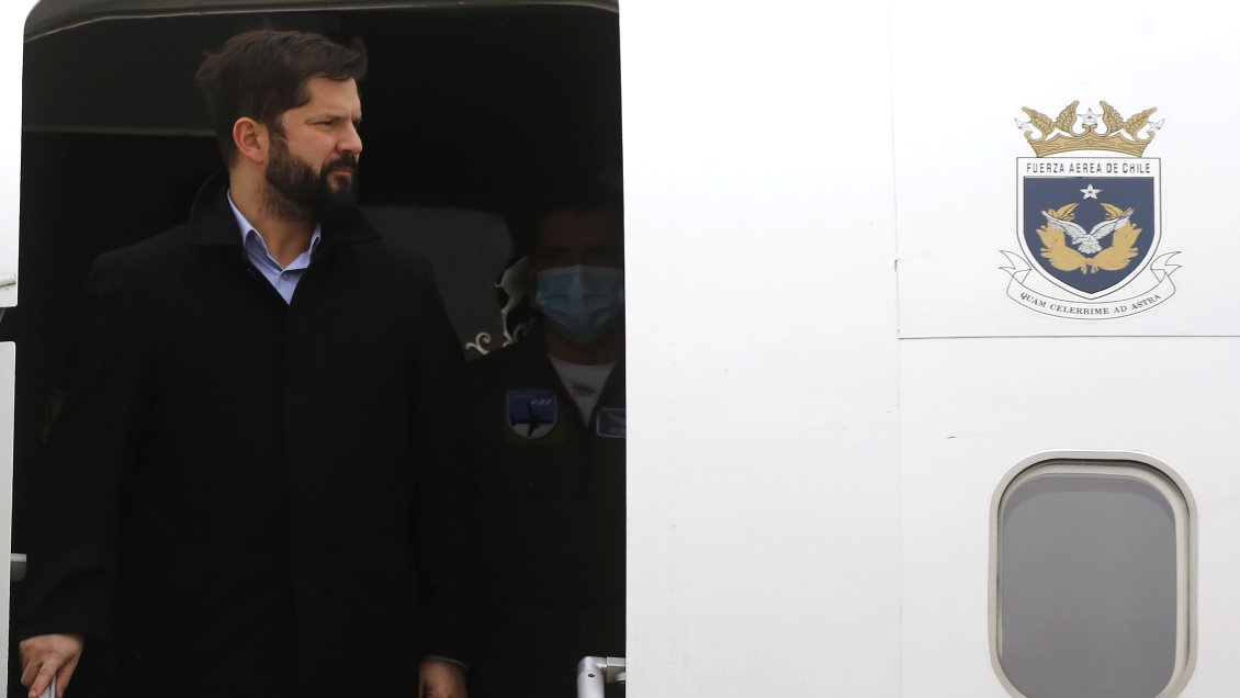 Boric viaja a la Antártica con jefes policiales y de las Fuerzas Armadas