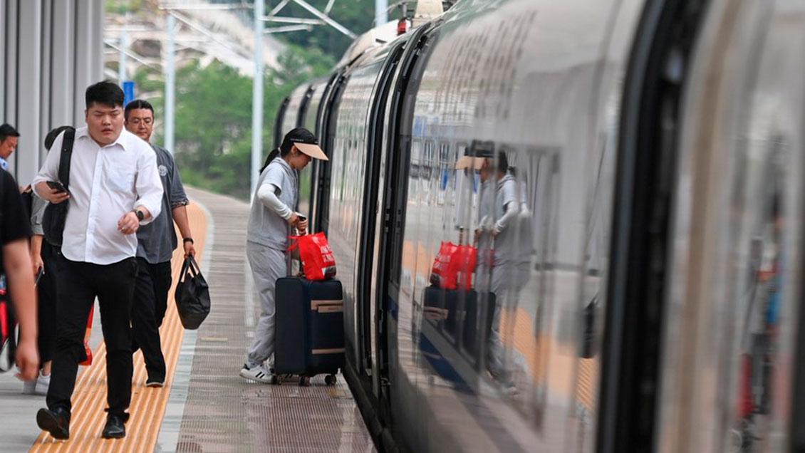 Ferrocarriles chinos esperan 71 millones de viajes de pasajeros durante Festival del Bote de Dragón