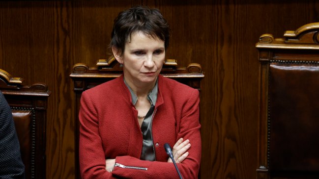 Tohá y polémicos contratos en el Minvu: El mal uso de recursos no se combate desfinanciando políticas sociales