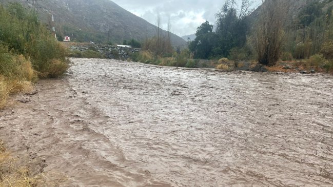 Senapred ordena evacuar sectores de Los Andes y San Esteban por desbordes de ríos