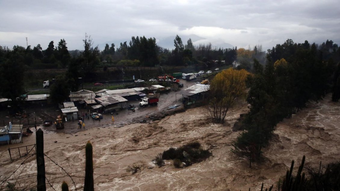 Senapred realiza evacuaciones por riesgo de desborde de ríos en varias regiones