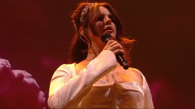 El inconcluso show de Lana del Rey en Glastonbury: producción cortó su micrófono debido a retraso