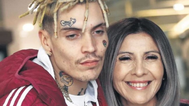 Mamá de Marcianeke sale en defensa de su hijo tras haber compartido preocupante mensaje: 