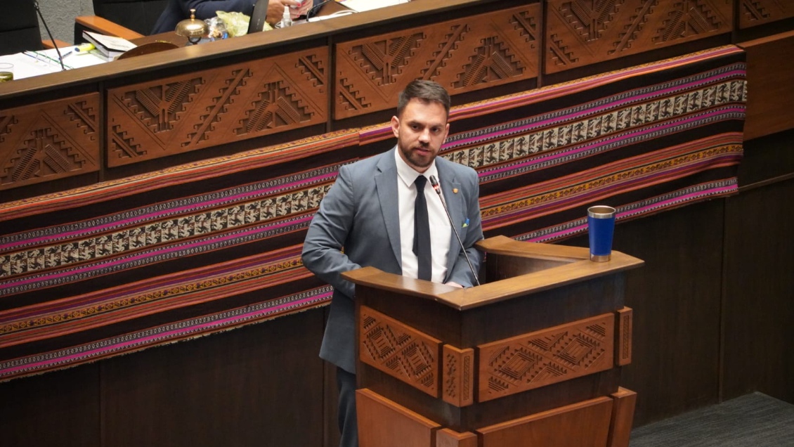 Parlamento boliviano censura a ministro por un caso de autos robados en Chile