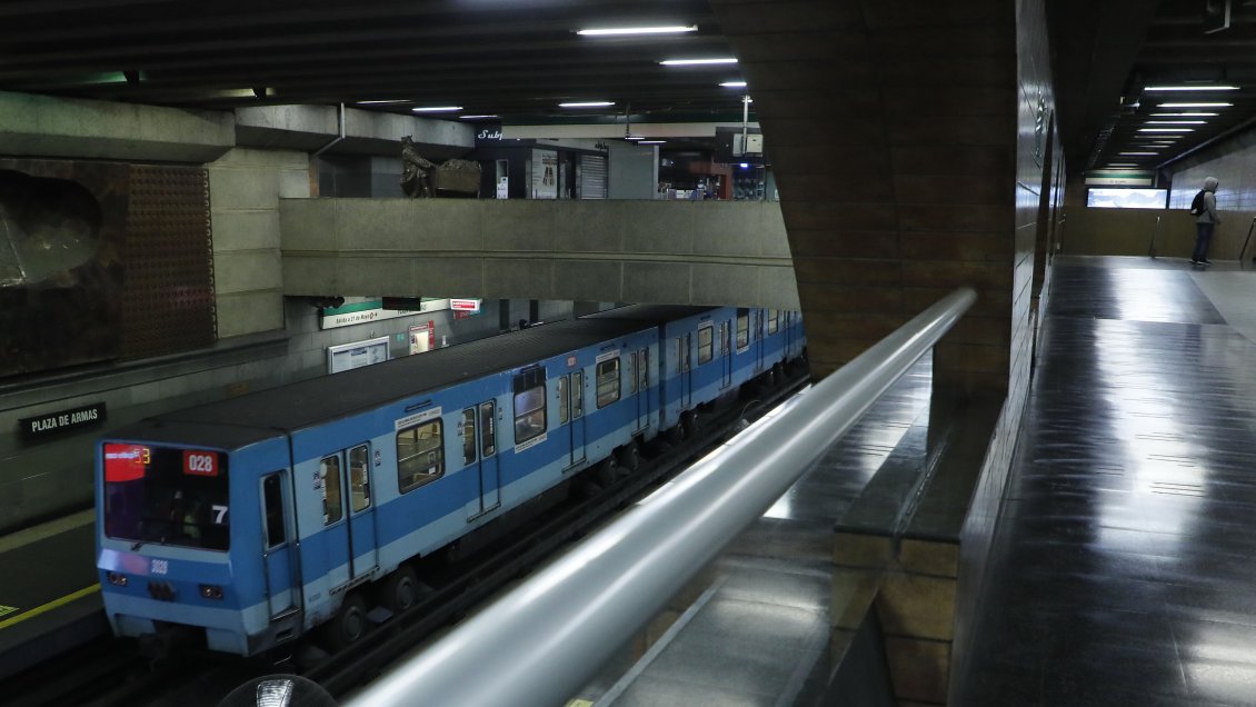 Línea 5 del Metro de Santiago se vio interrumpida por segunda vez en el día