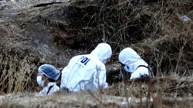 Dos hombres aparentemente muertos a tiros fueron hallados en una quebrada