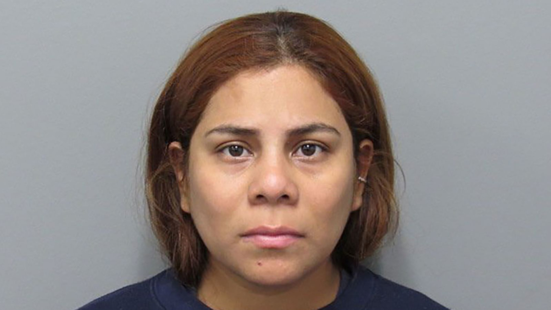 Detienen a mujer por el asesinato de su guagua en EEUU: La dejó sola durante 10 días