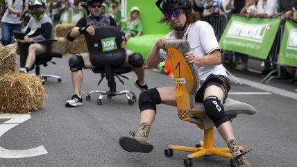  Suiza: Se celebró el torneo mundial de carreras de sillas de oficina  