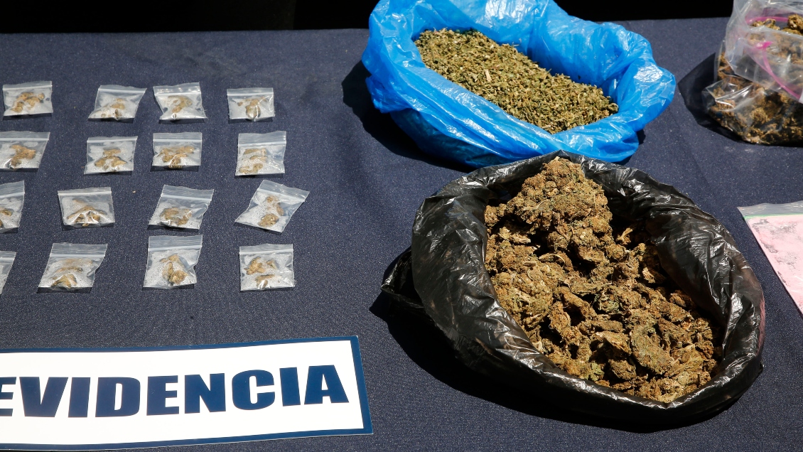 PDI detuvo a ocho sujetos por tráfico de drogas e incautó armas y un lanzacohetes militar en Peñaflor