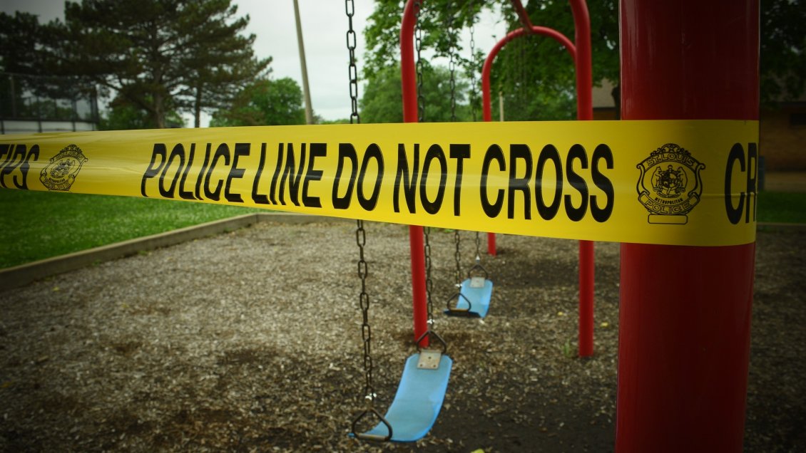 Hallan vivo a un joven que desapareció hace ocho años cuando paseaba a sus perros en EE.UU.