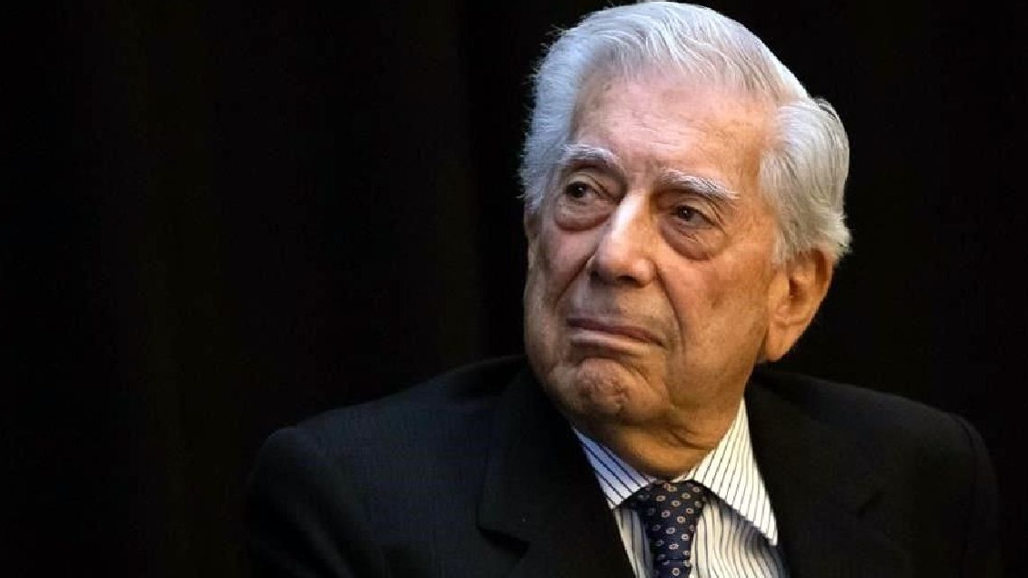 Mario Vargas Llosa se encuentra hospitalizado por Covid-19
