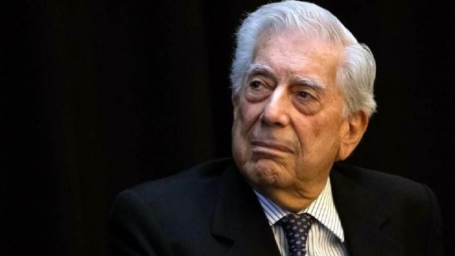   Mario Vargas Llosa se encuentra hospitalizado por Covid-19 