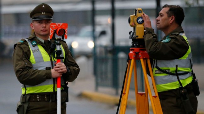 Santiago: Funcionario municipal en riesgo vital tras colisión de dos vehículos