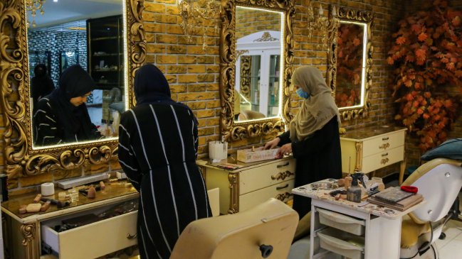  Talibanes prohíben los salones de belleza para mujeres en Afganistán  