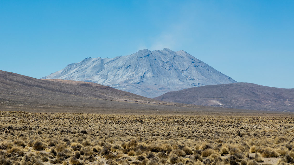 Perú declaró estado de emergencia en cercanías del volcán Ubinas por 
