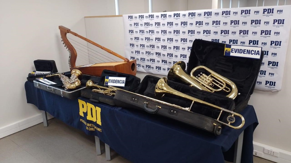 PDI recuperó instrumentos musicales ocultos en sitio eriazo de Linares
