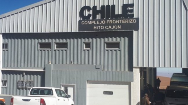 Falla en sistema de agua mantiene cerrado complejo fronterizo Hito Cajón en Antofagasta