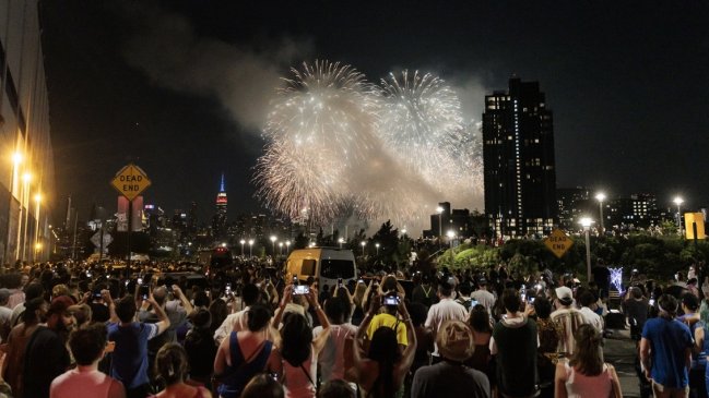Fuegos artificiales del 4 de julio contaminaron Nueva York tanto como incendios de Canadá