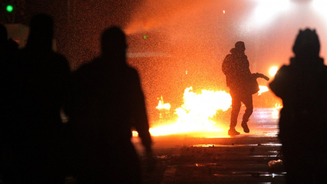 Villa Francia: Noche de barricadas, disparos y enfrentamientos terminó sin detenidos