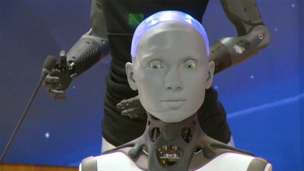   Una exótica rueda de prensa con androides como entrevistados 