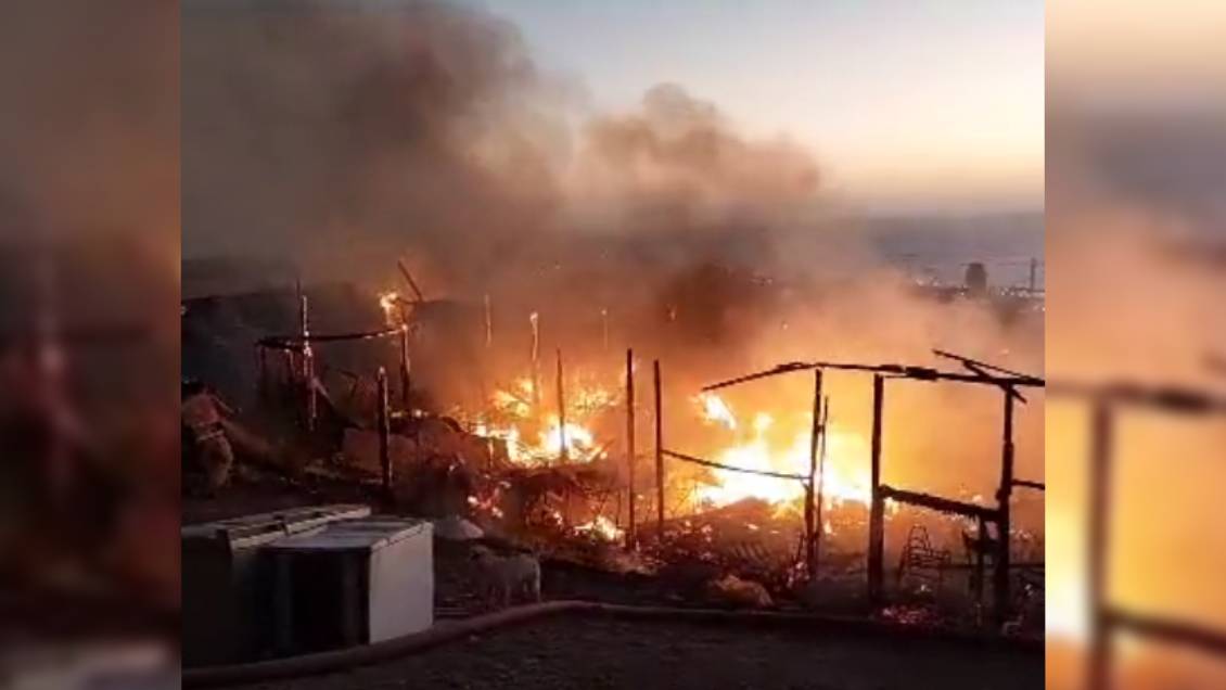 Incendio destruyó cuatro casas en campamento de Antofagasta