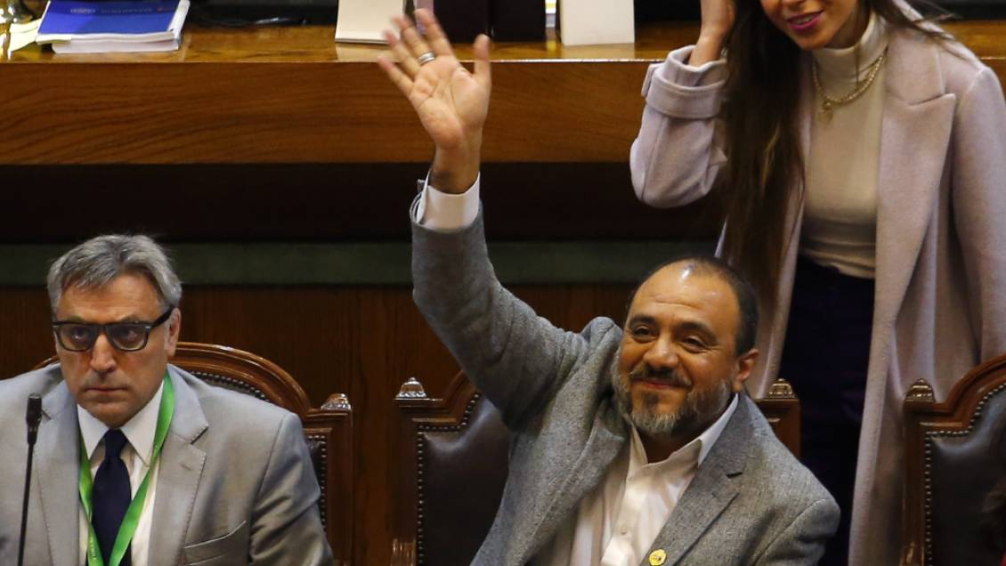 Cámara Baja rechazó acusación constitucional contra ministro Ávila