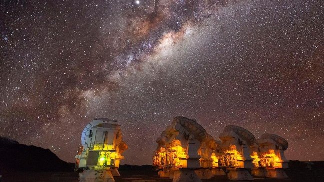  Telescopio ALMA logró una vista reveladora de una galaxia a 13.200 millones de años luz  