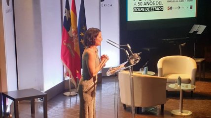   Francisca Gavilán dirigió acto por 50 años del golpe en España: “Un país sin memoria es un país sin historia” 