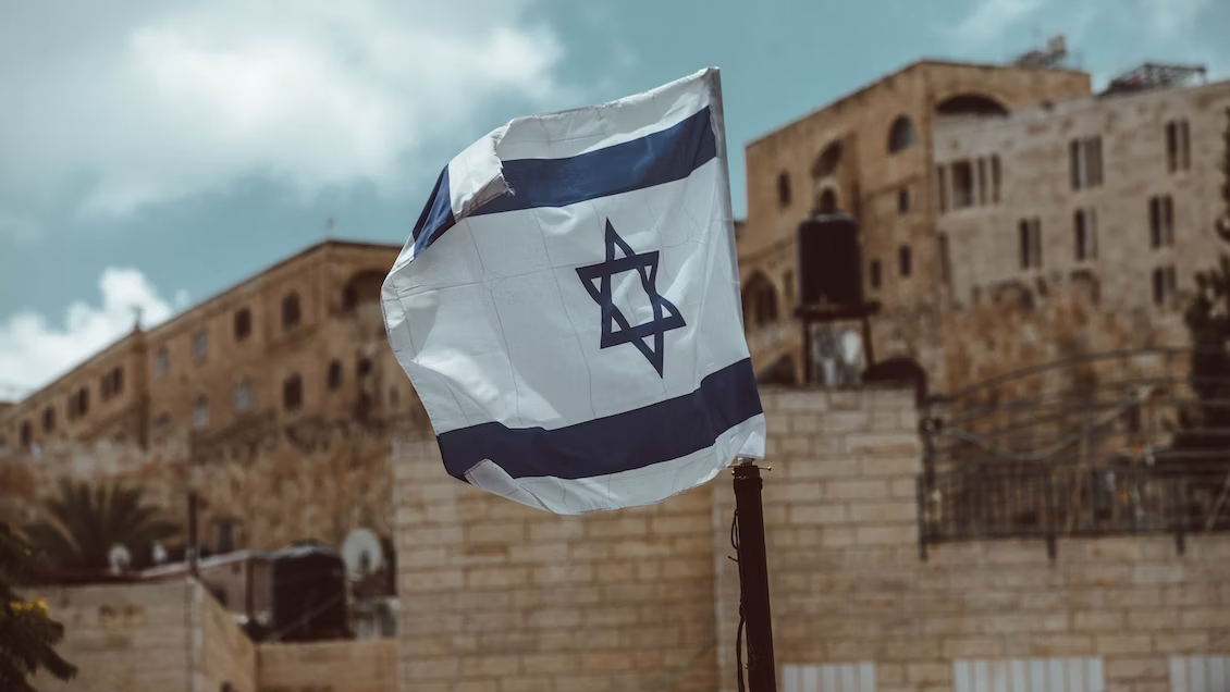 Denuncian que adolescente chilena de origen palestino fue interrogada y deportada injustamente desde Israel