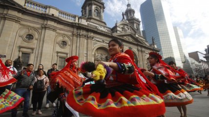   La procesión de la Virgen del Carmen en el centro de Santiago 