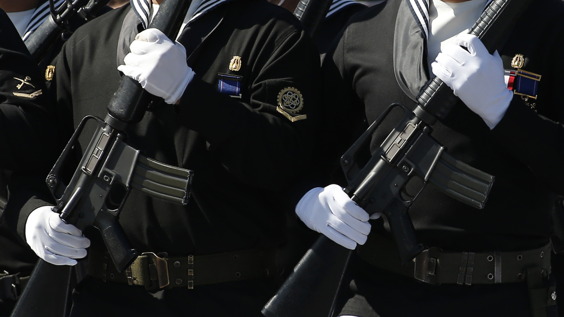 Gobierno se querella por robo de fusiles de guerra a funcionarios de la Armada