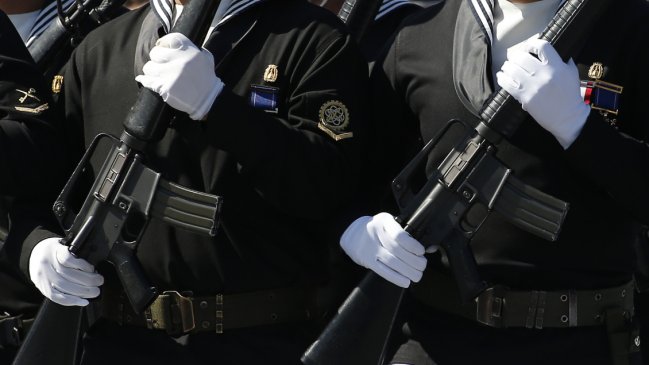 Gobierno se querella por robo de fusiles de guerra a funcionarios de la Armada
