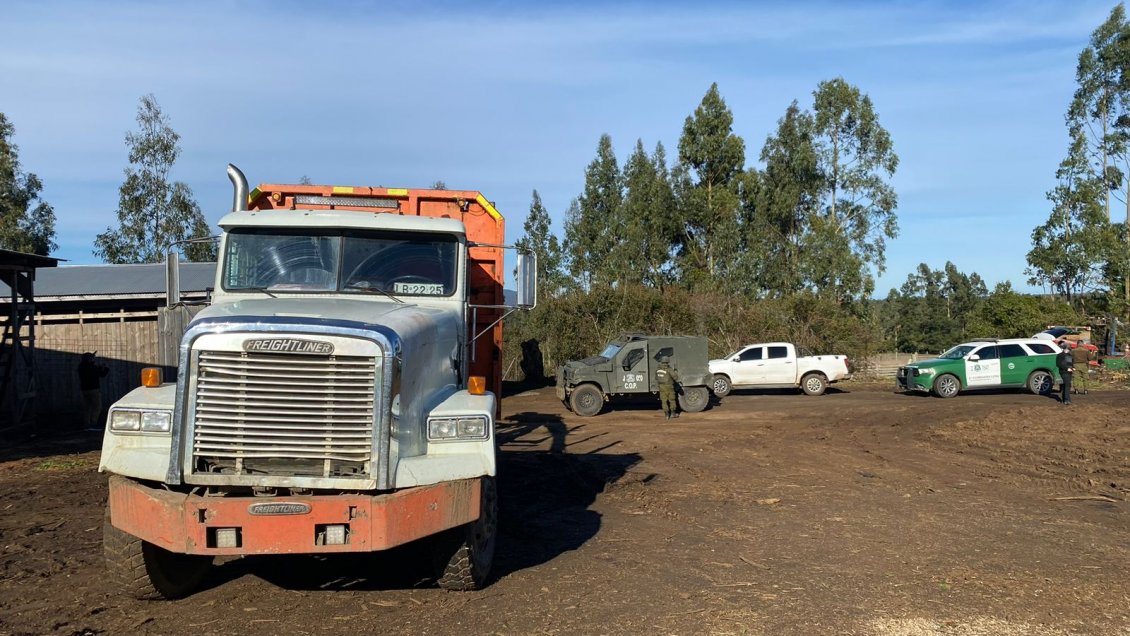 Trabajadores de faena forestal ilegal cortaron ruta Cañete-Contulmo tras allanamiento