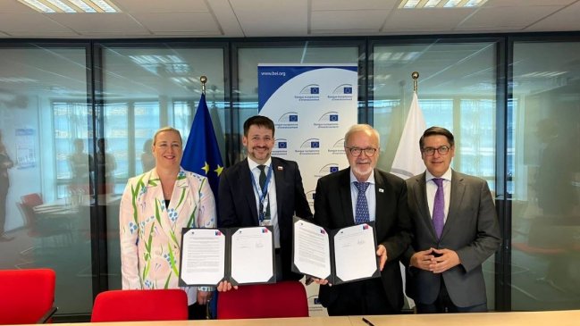 Ministro Pardow firmó acuerdo para transición energética con Banco de Inversiones Europeo  